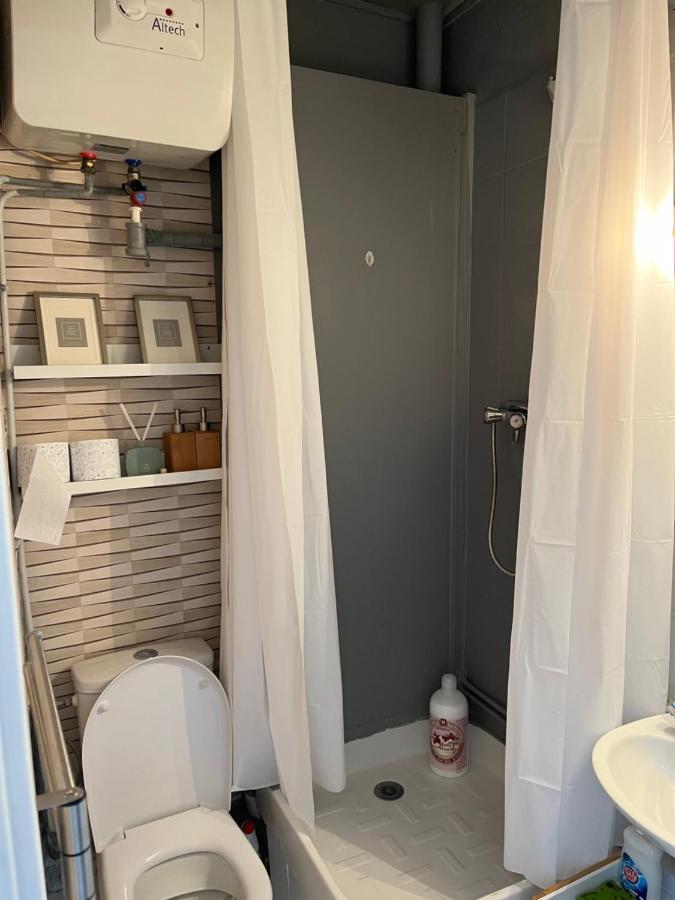 Face Au Chateau , Chambre Hyper Centre Caen Bagian luar foto